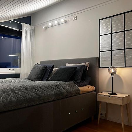 Charming Loft Retreat On Tromso'S Historic Main Street: 3-Minute Stroll To City Square Dış mekan fotoğraf